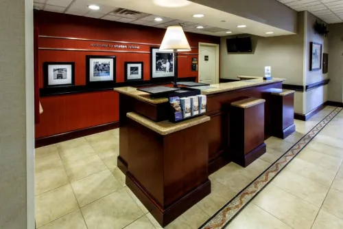 Hampton Inn & Suites Staten Island État de New York